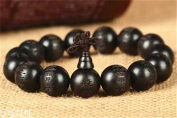 烏木手串怎么盤(pán)玩 教你最快包漿的辦法