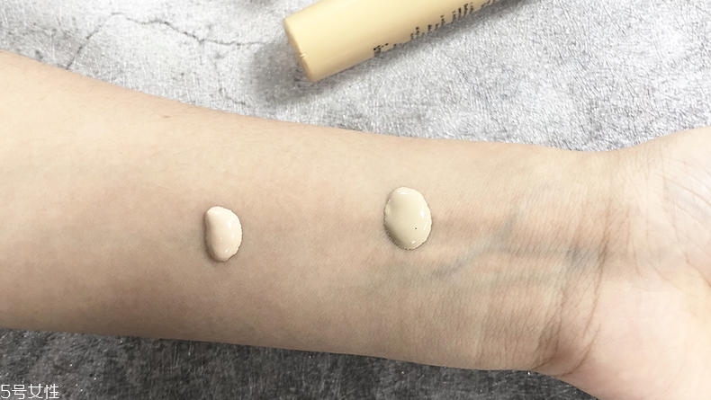 露華濃粉底液和mistine哪個好 2款平價好貨pk