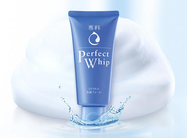 珊珂是資生堂的嗎 珊珂和洗顏?？埔粯訂?></p><h3>珊珂洗面奶評測</h3><p>作為資生堂開發(fā)的潔面專門品牌，珊珂以皮膚護(hù)理理念為基礎(chǔ)，產(chǎn)品不僅能有效去污、深度清潔，還能帶給用戶舒適的潔面感受。豐富的泡沫與出色的清潔力，讓珊珂綿潤泡沫潔面乳連續(xù)9年，榮登日本銷量榜單第一。下面來對珊珂西面做一個(gè)全面評測：</p><p>1、外觀測評：包裝相對老款更加簡潔。顏色還是藍(lán)白搭配，LOGO有所改動(dòng)，象征著品牌的“濃密泡沫”及代表滋潤的“水滴”的完美融合。一支有120克，大容量用起來很安心。</p><p style=