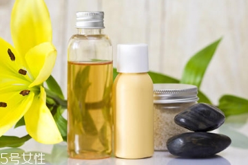 補油精華和補水精華什么區(qū)別 2大基礎精華pk