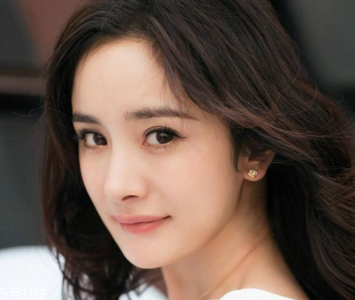 怎樣讓劉海蓬松有弧度 3個(gè)技巧分享給你 怎樣讓劉海蓬松有弧度 3個(gè)技巧分享給你