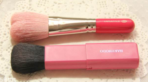 遮瑕刷怎么挑選 刷頭不宜過(guò)大 遮瑕刷怎么挑選 刷頭不宜過(guò)大