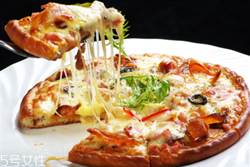 做披薩沒(méi)有奶酪怎么辦 做披薩沒(méi)有奶酪用這個(gè)代替 做披薩沒(méi)有奶酪怎么辦 做披薩沒(méi)有奶酪用這個(gè)代替