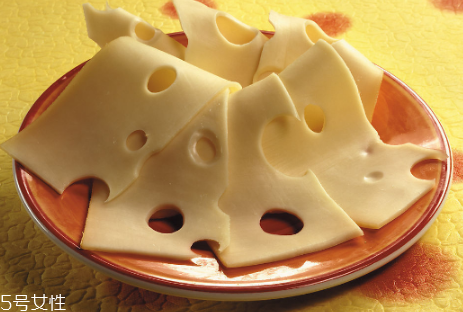 做披薩沒(méi)有奶酪怎么辦 做披薩沒(méi)有奶酪用這個(gè)代替 做披薩沒(méi)有奶酪怎么辦 做披薩沒(méi)有奶酪用這個(gè)代替