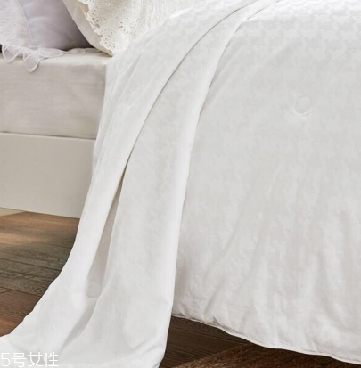 夏涼被跑毛怎么辦 教你一個小秘訣 夏涼被跑毛怎么辦 教你一個小秘訣