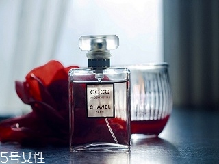 適合夏季用的香水 香噴噴更惹人愛(ài)