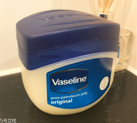 潤唇膏怎么挑選 根據(jù)唇部問題挑選指南 潤唇膏怎么挑選 根據(jù)唇部問題挑選指南