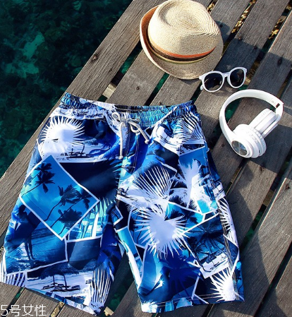 沙灘褲和游泳褲的區(qū)別 不要弄混了 沙灘褲和游泳褲的區(qū)別 不要弄混了