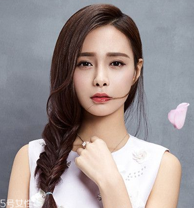 夏天怎么編頭發(fā)好看 不挑人的編發(fā)教程 夏天怎么編頭發(fā)好看 不挑人的編發(fā)教程