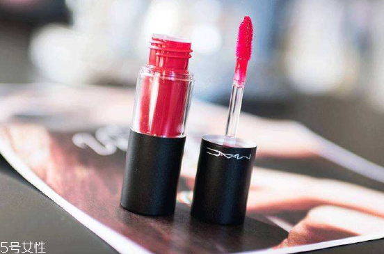 水光唇釉適合什么妝容 超級百搭沒有束縛