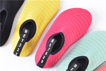 沙灘鞋可以下水嗎 沒(méi)有任何影響