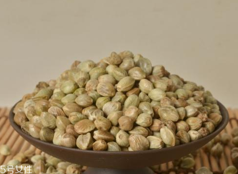 火麻油是芝麻油嗎 區(qū)別可大了 火麻油是芝麻油嗎 區(qū)別可大了