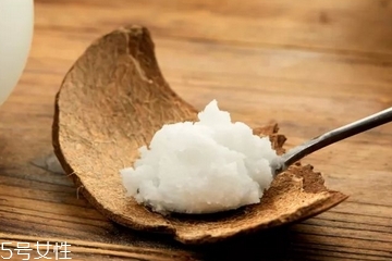 椰子油熱量高嗎 899大卡 椰子油熱量高嗎 899大卡