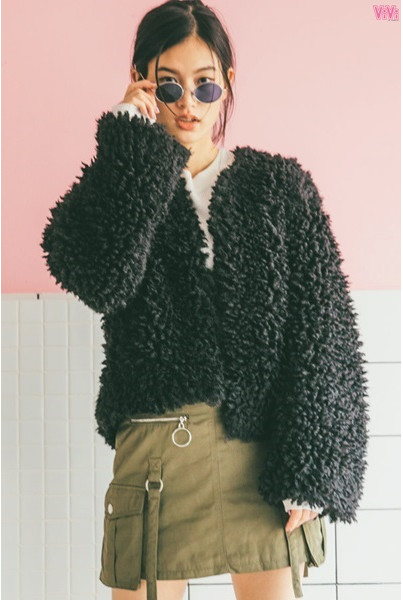 冬天黑色的衣服怎么搭配好看 冬天黑色的衣服怎么搭配好看