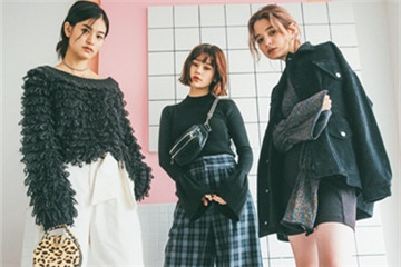 冬天黑色的衣服怎么搭配好看 冬天黑色的衣服怎么搭配好看