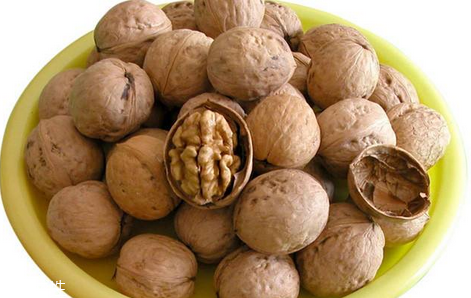 核桃油是什么顏色 正常是淡黃色 核桃油是什么顏色 正常是淡黃色