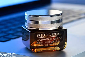 雅詩(shī)蘭黛抗藍(lán)光眼霜怎么用 定制用法修護(hù)更深入