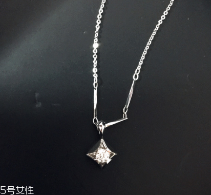 鉑金項(xiàng)鏈洗澡可以戴嗎 會(huì)有一定影響 鉑金項(xiàng)鏈洗澡可以戴嗎 會(huì)有一定影響