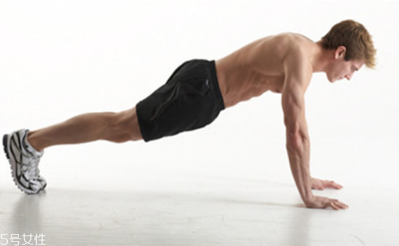 俯臥撐的呼吸方法 女生俯臥撐的正確鍛煉方法 俯臥撐的呼吸方法 女生俯臥撐的正確鍛煉方法