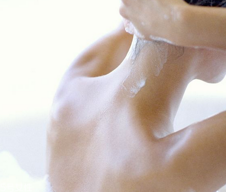 如何有效的預(yù)防頸椎?。拷棠阋惶最i椎病治療方法