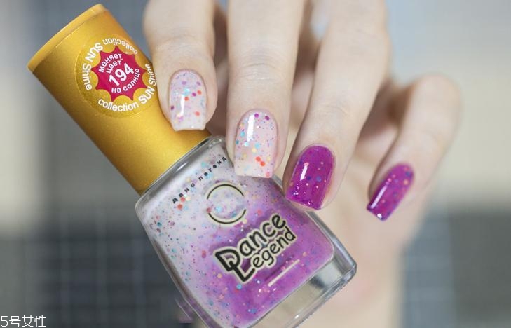 變色指甲油哪個牌子好 一秒變色趣味無窮 變色指甲油哪個牌子好 一秒變色趣味無窮