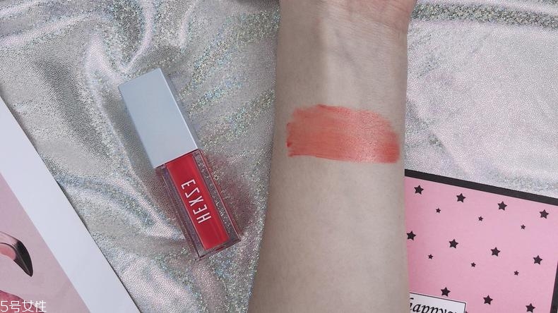 韓熙貞唇釉怎么樣 簡(jiǎn)單打造光感玻璃唇