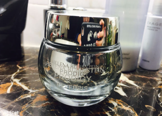 眼霜會引起脂肪粒嗎 這兩者是毫無關系 眼霜會引起脂肪粒嗎 這兩者是毫無關系