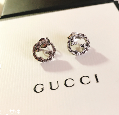 鉑金耳釘后面的塞子是鉑金的嗎 認準鉑金標(biāo)志