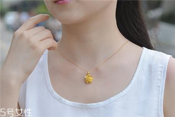黃金項(xiàng)鏈會(huì)越戴越長(zhǎng)嗎 不會(huì)很明顯 黃金項(xiàng)鏈會(huì)越戴越長(zhǎng)嗎 不會(huì)很明顯