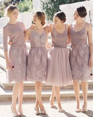 伴娘服是新娘買(mǎi)還是自己買(mǎi) 一般由新人準(zhǔn)備