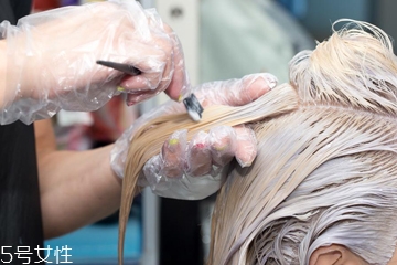 一年染幾次頭發(fā)合適 沒(méi)有標(biāo)準(zhǔn)答案