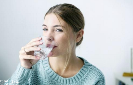 夏天怎么不被曬黑 堅(jiān)持這4點(diǎn)就夠了 夏天怎么不被曬黑 堅(jiān)持這4點(diǎn)就夠了