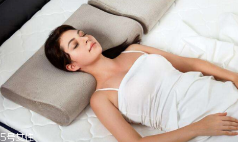 夏天怎么不被曬黑 堅(jiān)持這4點(diǎn)就夠了 夏天怎么不被曬黑 堅(jiān)持這4點(diǎn)就夠了