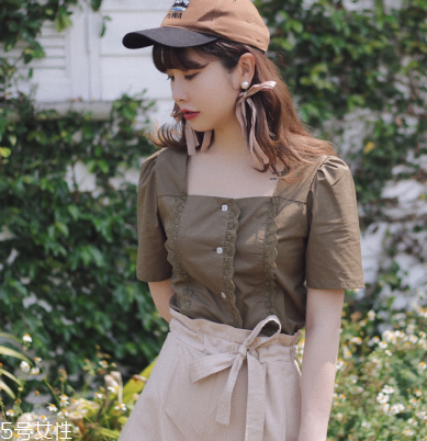 肩寬的女生夏天怎么穿 選對(duì)衣領(lǐng)才是關(guān)鍵 肩寬的女生夏天怎么穿 選對(duì)衣領(lǐng)才是關(guān)鍵