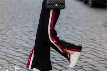 開(kāi)叉闊腿褲配什么上衣 比闊腿褲更涼快