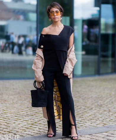 開(kāi)叉闊腿褲配什么上衣 比闊腿褲更涼快