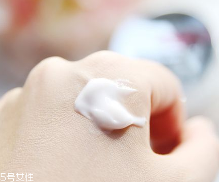 面霜為什么是乳白色 面霜的身世之謎 面霜為什么是乳白色 面霜的身世之謎