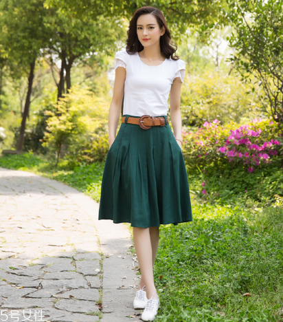 夏天穿什么顏色百褶裙好看 這三款值得擁有 夏天穿什么顏色百褶裙好看 這三款值得擁有