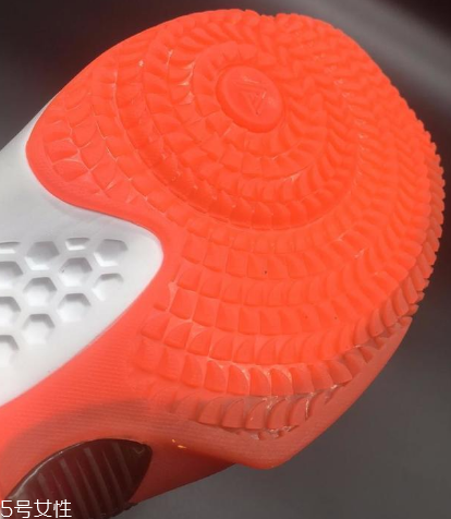 李寧空襲4測(cè)評(píng) 國(guó)產(chǎn)籃球鞋的經(jīng)典