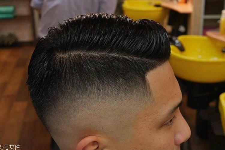 男生什么發(fā)型顯成熟 三面光清爽又帥氣 男生什么發(fā)型顯成熟 三面光清爽又帥氣