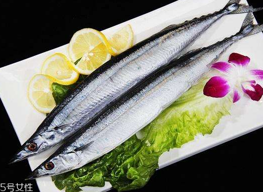 秋刀魚為什么放檸檬 去腥味調味