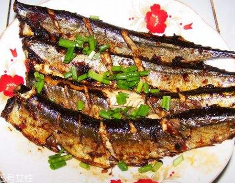 秋刀魚為什么放檸檬 去腥味調味