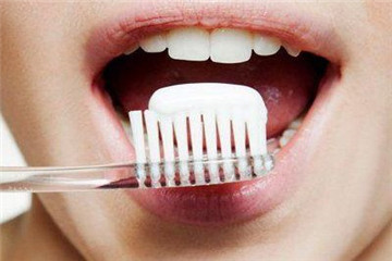 檸檬汁可以美白牙齒嗎 美白牙齒這樣做 檸檬汁可以美白牙齒嗎 美白牙齒這樣做