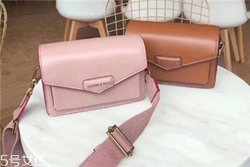 小ck郵差包尺寸多大 容量絕對夠 小ck郵差包尺寸多大 容量絕對夠