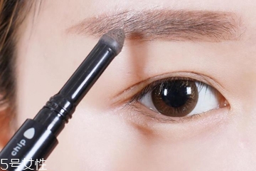 為什么自己化妝不好看 4種錯(cuò)誤影響你的顏值