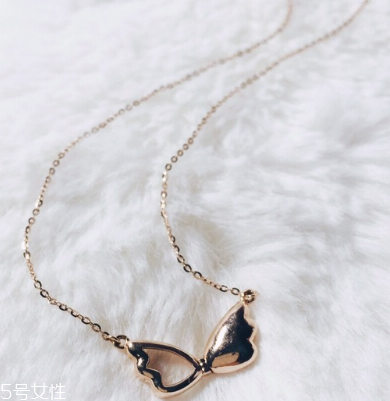 彩金項(xiàng)鏈好還是黃金好 兩者優(yōu)勢(shì)不同