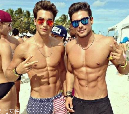 卷腹和仰臥起坐哪個(gè)更適合練腹肌 八塊腹肌鍛煉方法 卷腹和仰臥起坐哪個(gè)更適合練腹肌 八塊腹肌鍛煉方法