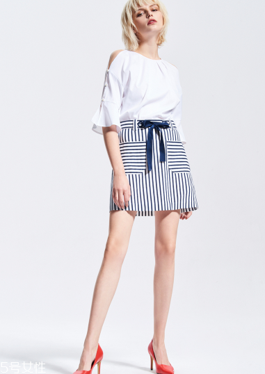 藍(lán)白條紋怎么搭配 夏日小清新范兒 藍(lán)白條紋怎么搭配 夏日小清新范兒