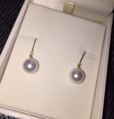 珍珠耳環(huán)適合什么人戴 款式適合即可 珍珠耳環(huán)適合什么人戴 款式適合即可