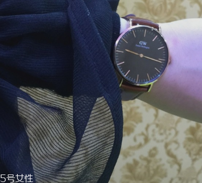 dw手表可以帶著游泳嗎 防水級別不夠 dw手表可以帶著游泳嗎 防水級別不夠